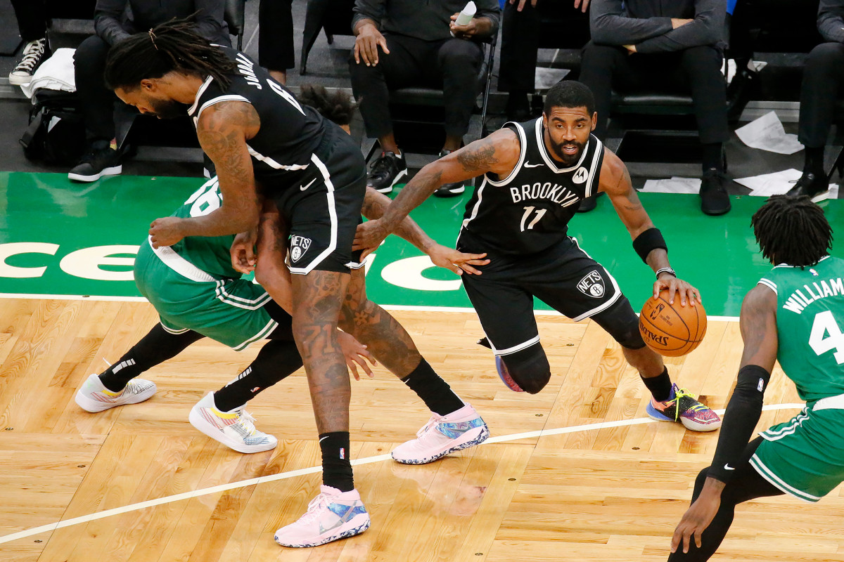 Kyrie Irving volvió a Boston Celtics nuevamente para hacer cosas extrañas